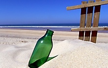 Бутылка на берегу
